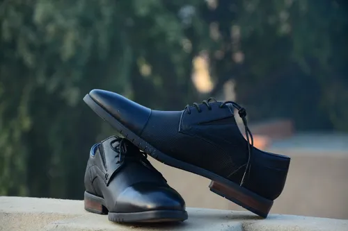 Pantofi negri eleganți din piele, croială Oxford